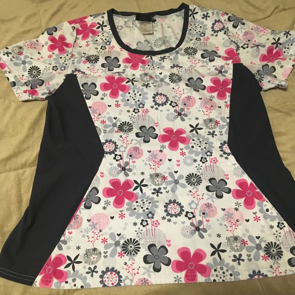 Cherokee Floral Scrub Top